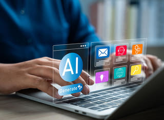 Beginnende crypto-belegger die de grondbeginselen van geautomatiseerd AI-trading verkent