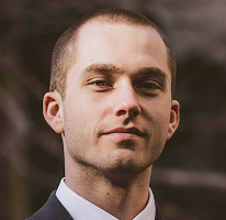 Thomas Whitfield, trading-analist en crypto-marktexpert, headshot.